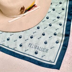 Lock & Key Baby blue FELIX & LUCIE sweet scarf/Wrap w shabby chic vibe